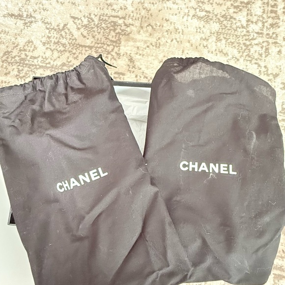 CHANEL Black and Gold Heels - Picture 7 of 13